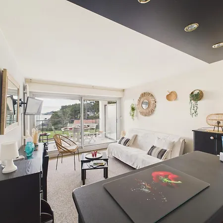 4 Personnes Vue Et Balcon بورنيك